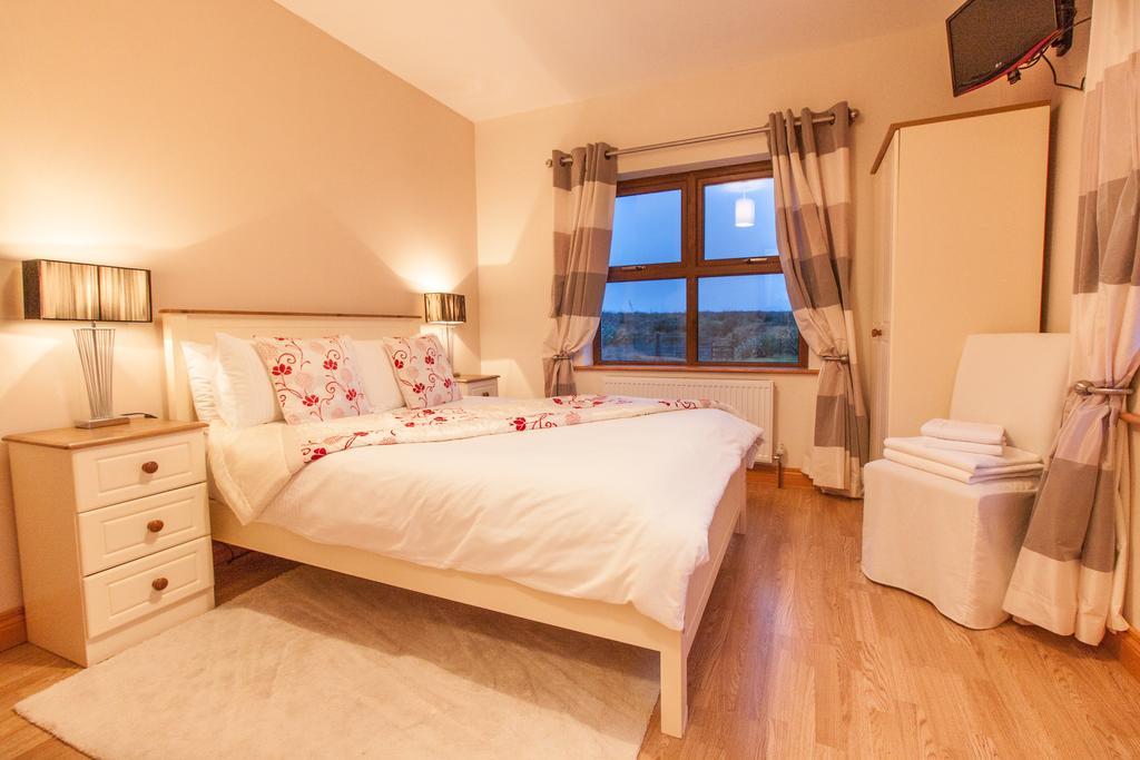 Bed and Breakfast Achill Water'S Edge Doogort Екстер'єр фото