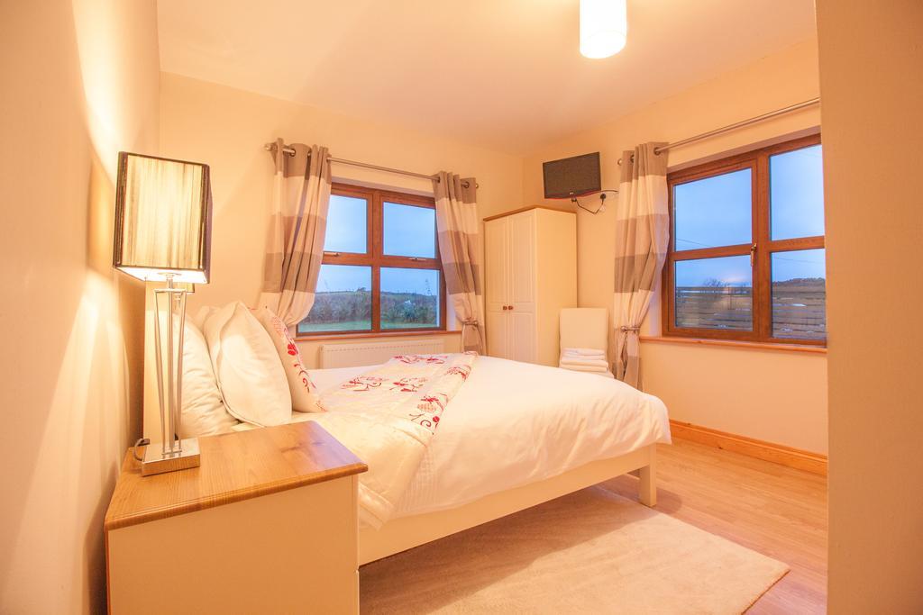 Bed and Breakfast Achill Water'S Edge Doogort Екстер'єр фото